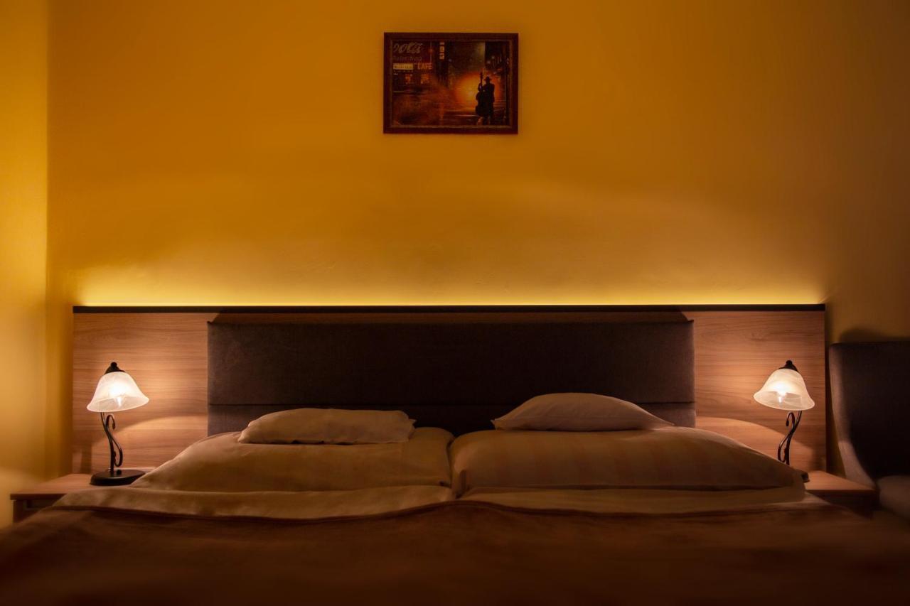 Alabastrom Panzio Es Etterem Bed and Breakfast Bogács Eksteriør billede