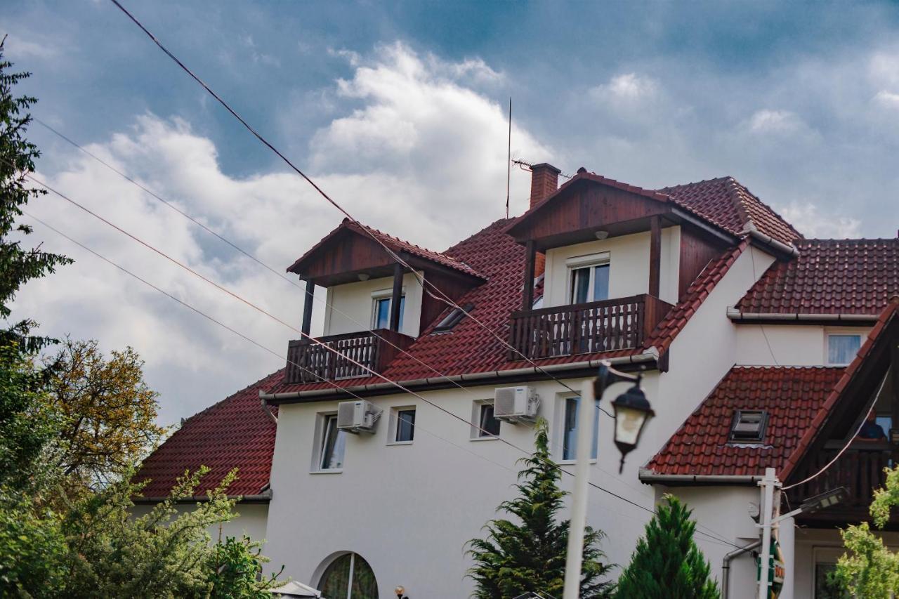 Alabastrom Panzio Es Etterem Bed and Breakfast Bogács Eksteriør billede